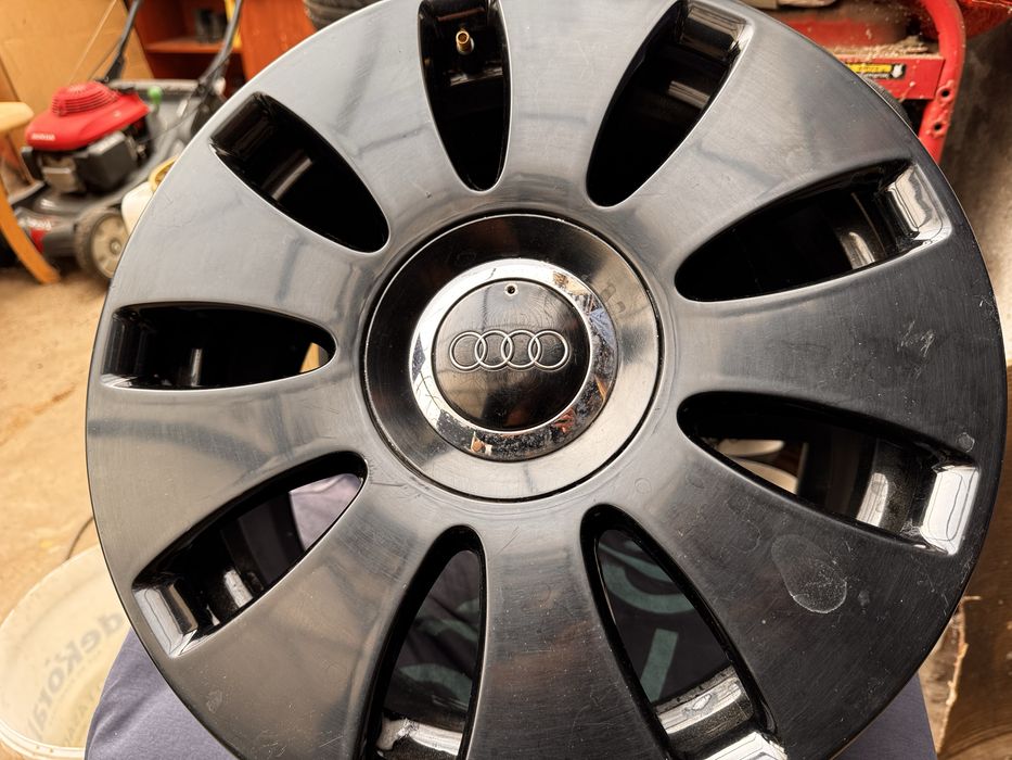 Felgi aluminiowe 16” Audi oryginalne czarne – bardzo ładny stan