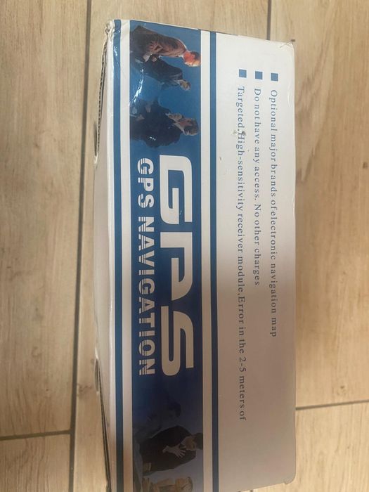 GPS de camião ou carro novo dentro de caixa