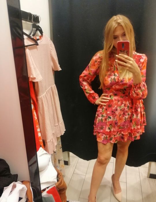 Sukienka z długim rękawem w kwiaty