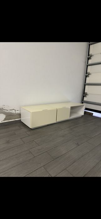 Móvel de Tv com uma porta e uma gaveta