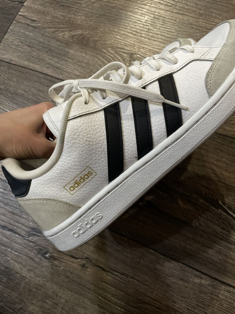 Кросівки adidas