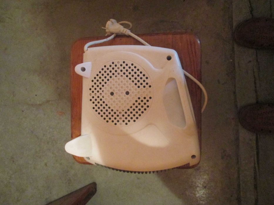 Sprzedam termowentylator z regulacją grzania i nawiewu.