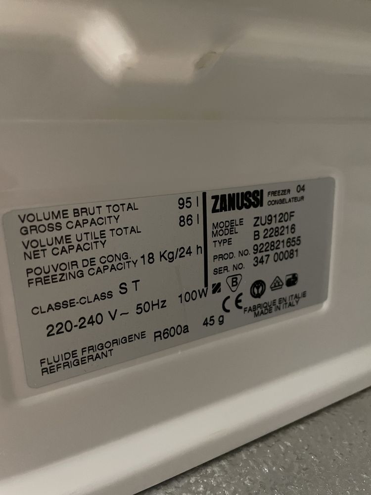 Arca congeladora vertical de encastre Zanussi ZU9120F