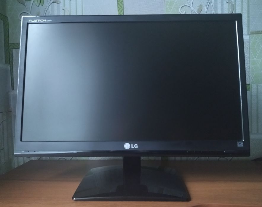 Монитор LG E2241S в сборе (под ремонт) смотр.описание.