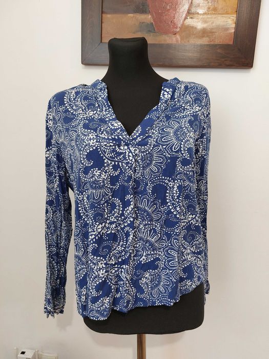 Niebieska bluzka w białe, à la greckie wzory, S