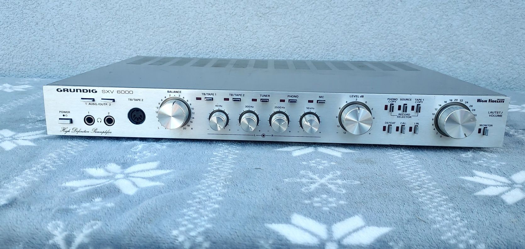 Przedwzmacniacz Grundig SXV-6000