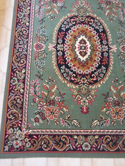 Tapete estilo persa verde floreado