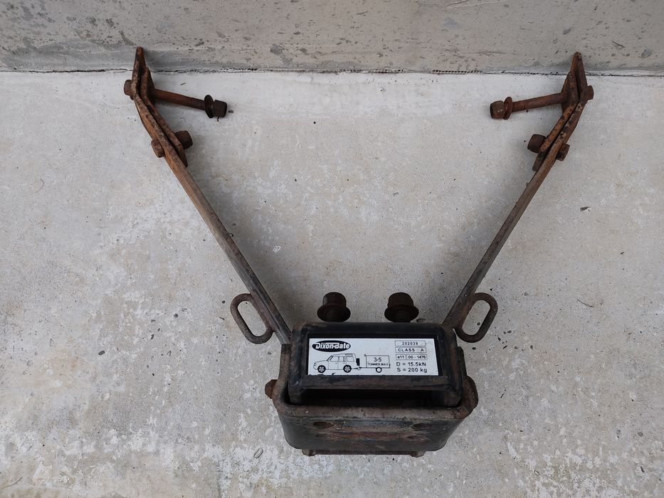 Фаркоп, шторка багажника, чохол на запаску, пороги Ленд Ровер Діскавер