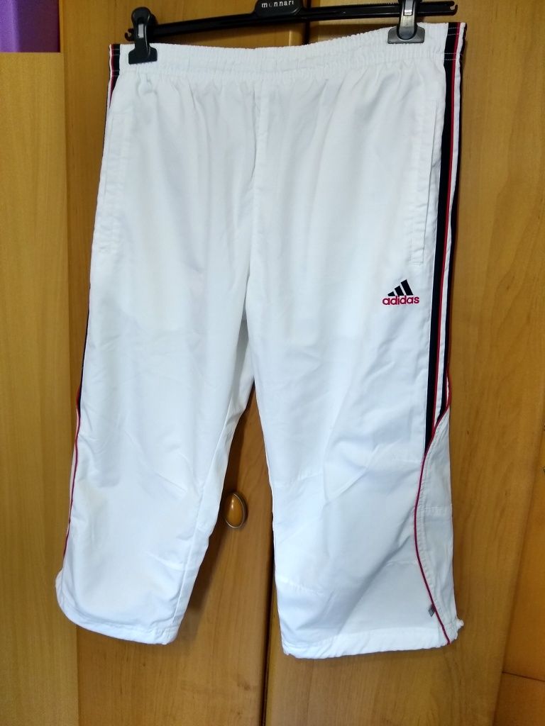 Białe spodenki Adidas