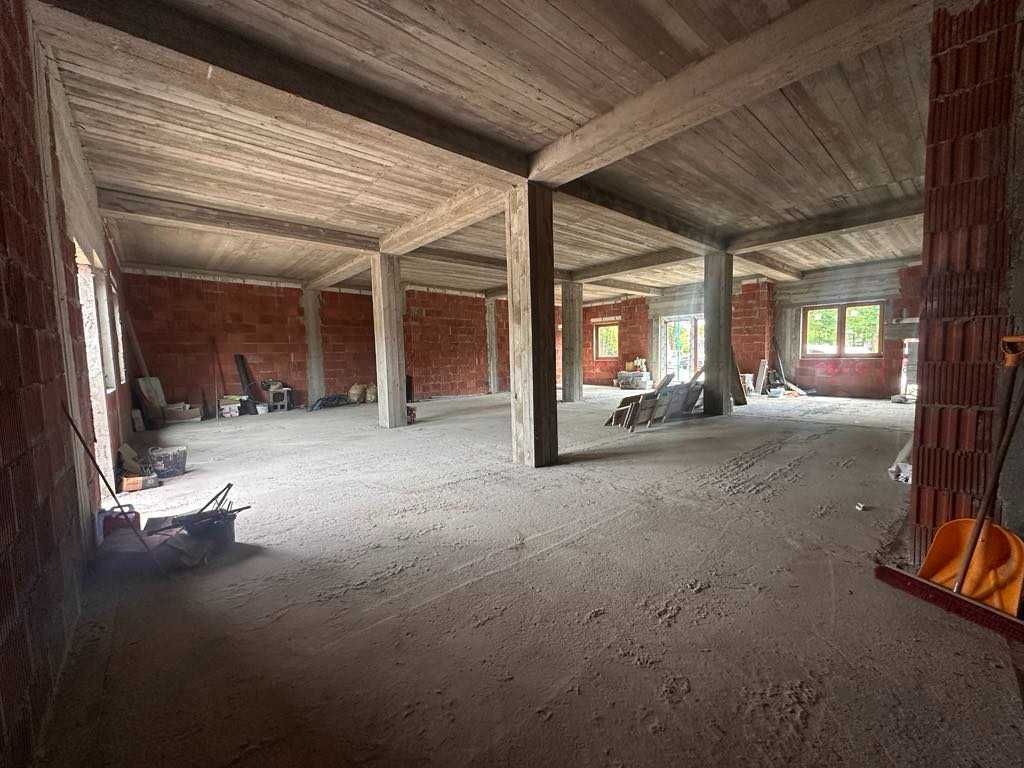 Lokal handlowo-usługowy 300 m² – centrum Janowa, nowy budynek