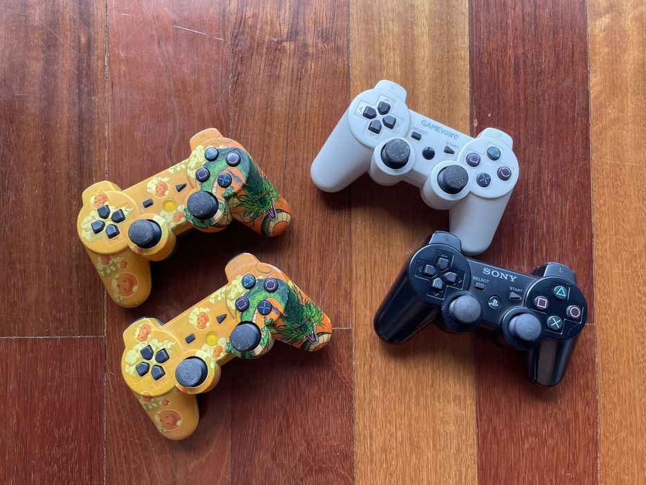 PS3 Fat 2009 avariada (Yellow light of dead) + 4 comandos + 7 jogos