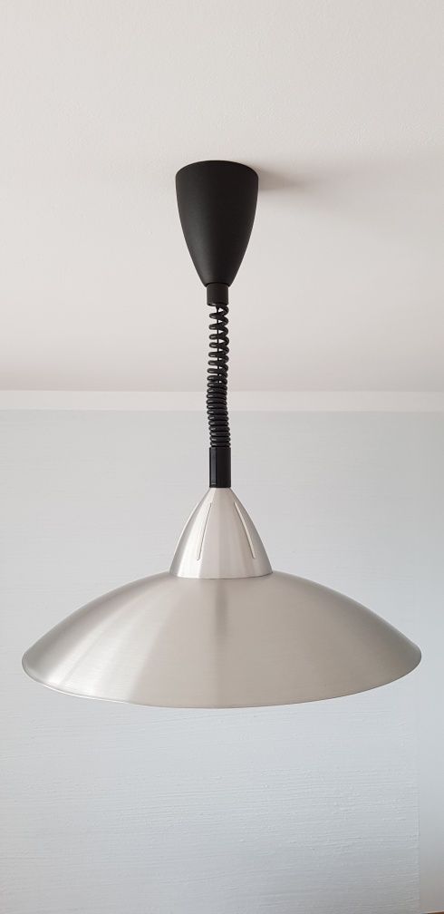 Lampa z regulowaną wysokością