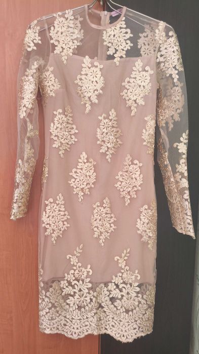 Святкова жіноча сукня