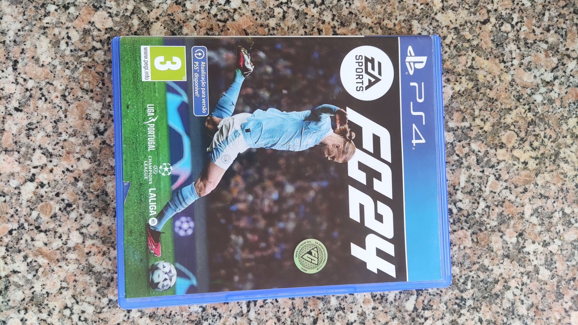 PlayStation 4 com dois comandos