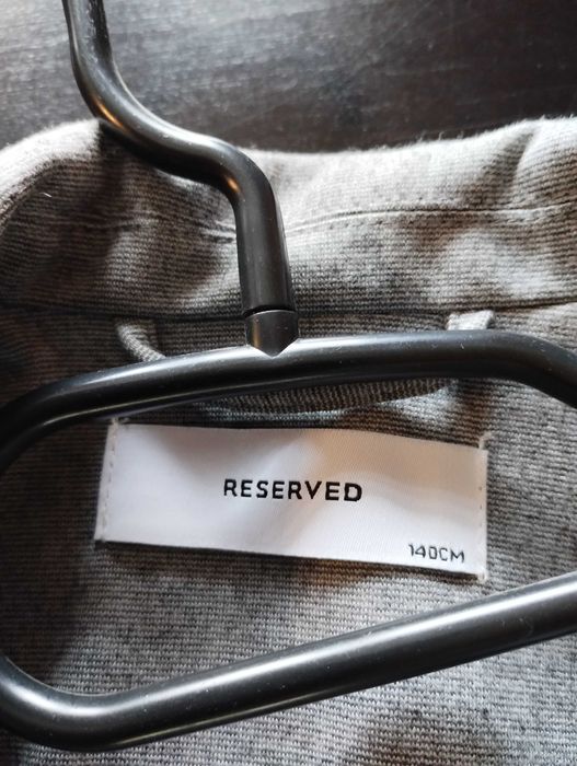 Garnitur Reserved szary + koszula biała, roz. 140