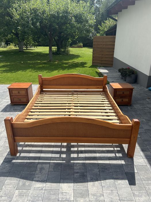 Łóżko sosnowe z rattanem (rama)