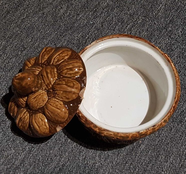 Pojemnik na orzechy, M.S. Kuzniecow, Konakowo, przełom XIX i XX w.