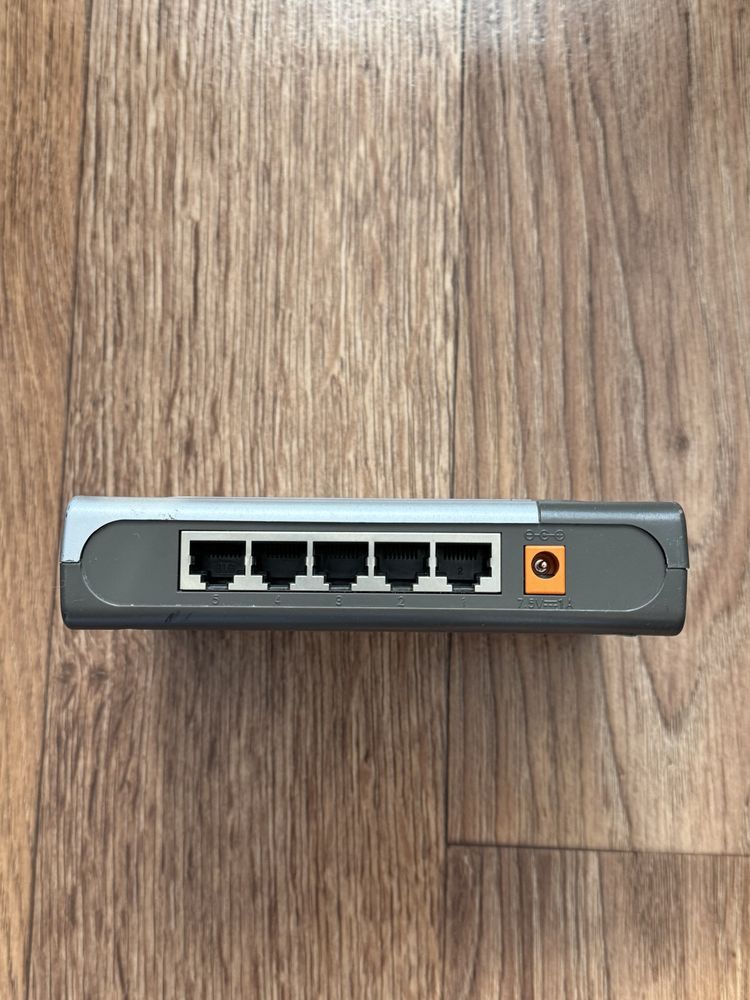 Комутатор локальної мережі (Switch) D-Link DES-1005D