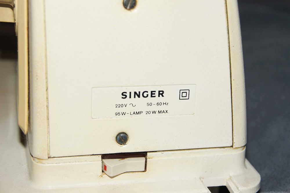 Maszyna do szycia Singer 814 Made in Poland z akcesoriami