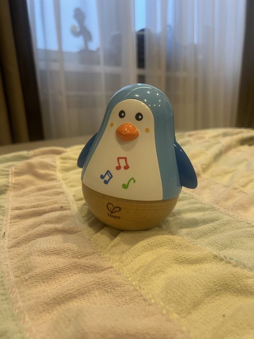 Дерев'яне брязкальце Пінгвінчик-неваляшка Hape