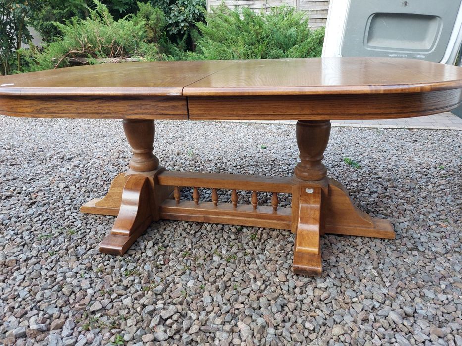 Komplet mebli drewnianych, stół rozkładany i  6 krzeseł