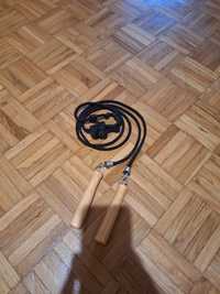 Skakanka tradycyjna długa sznurkowa drewniana rączka