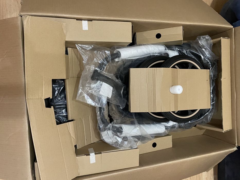 Cybex priam шасі rosegold 4.0  в комплекті  з блоком