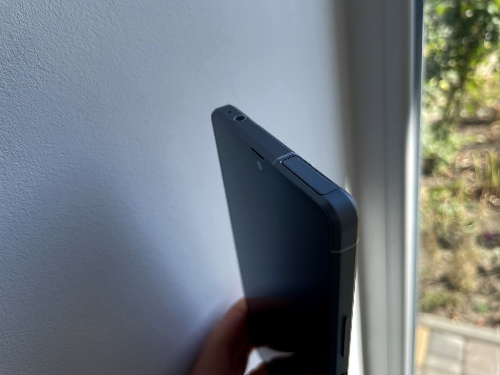 Японский флагман Sharp AQUOS R8 - 2 sim 4570ma IP68 STD810 8Gen2 240Гц