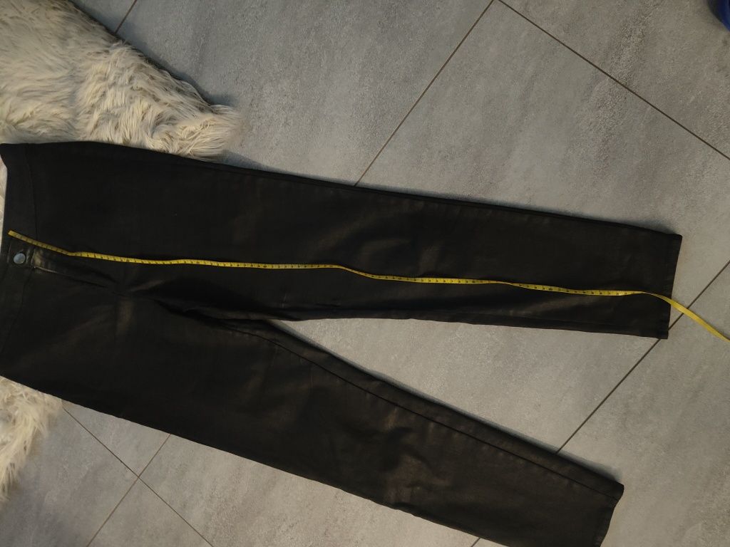 Super woskowane spodnie Massimo Dutti