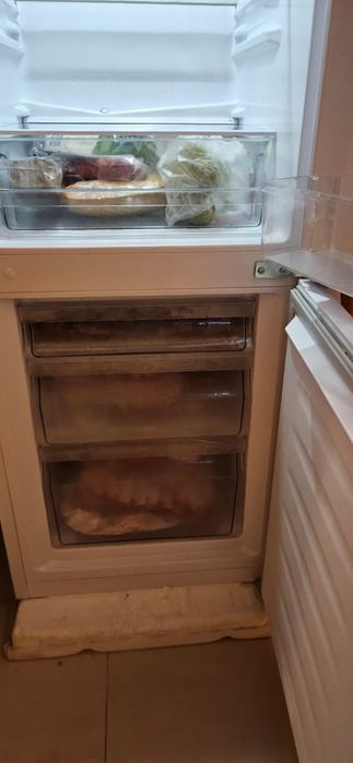 Vendo um frigorífico e uma microondas