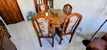 Mesa de sala e cadeiras