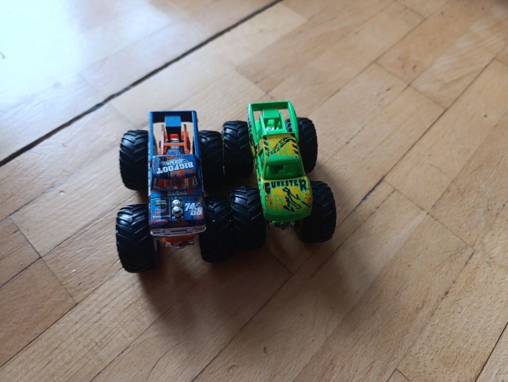 Tor Hot Wheels monster trucks
