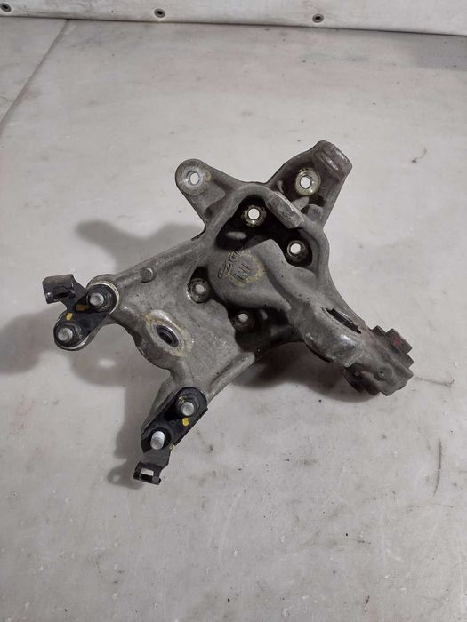 Hyundai Sonata 11-15 Hybrid  Цапфа задняя левая / правая / Соната