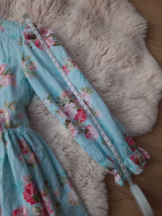 Продам сукню для дівчинки.