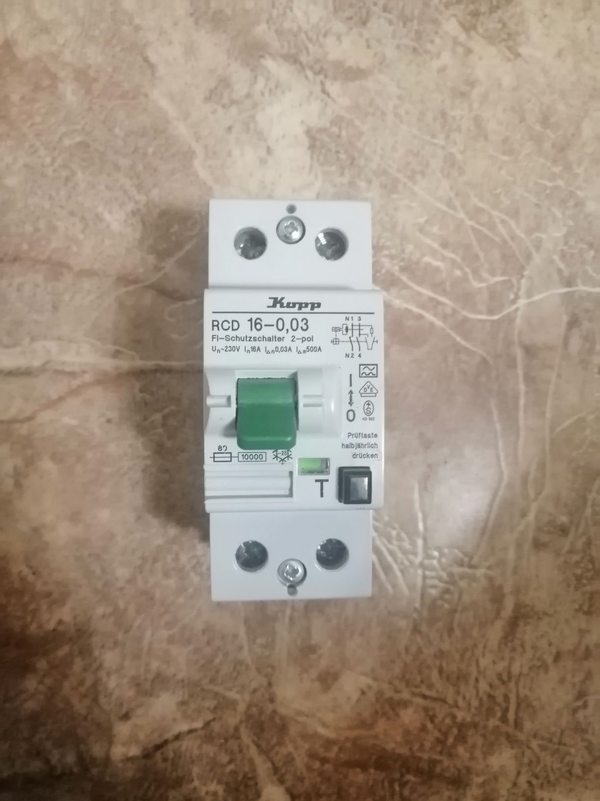 Продам новий дуже якісний диф.вимикач Kopp RCD 16-0,03 за 755 гривень!