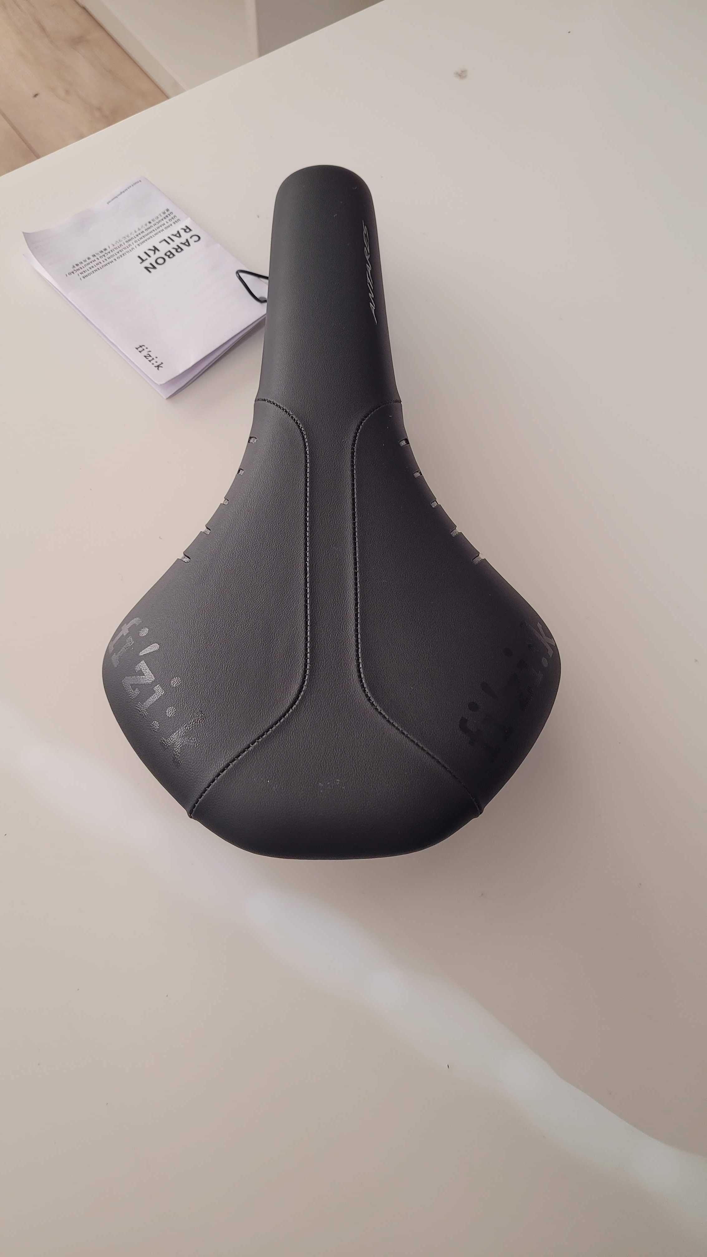 Siodełko Fizik Antares R1 Regular 141mm x 275mm Karbon