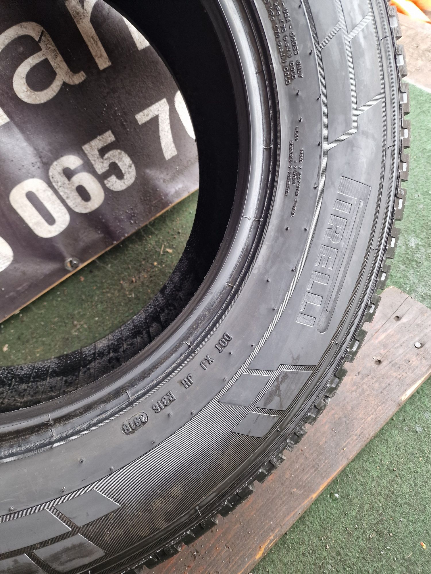 Opony Całoroczne 235/65/16C Pirelli wzmacniane Para