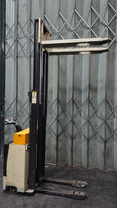 Stacker Noblift com bateria nova