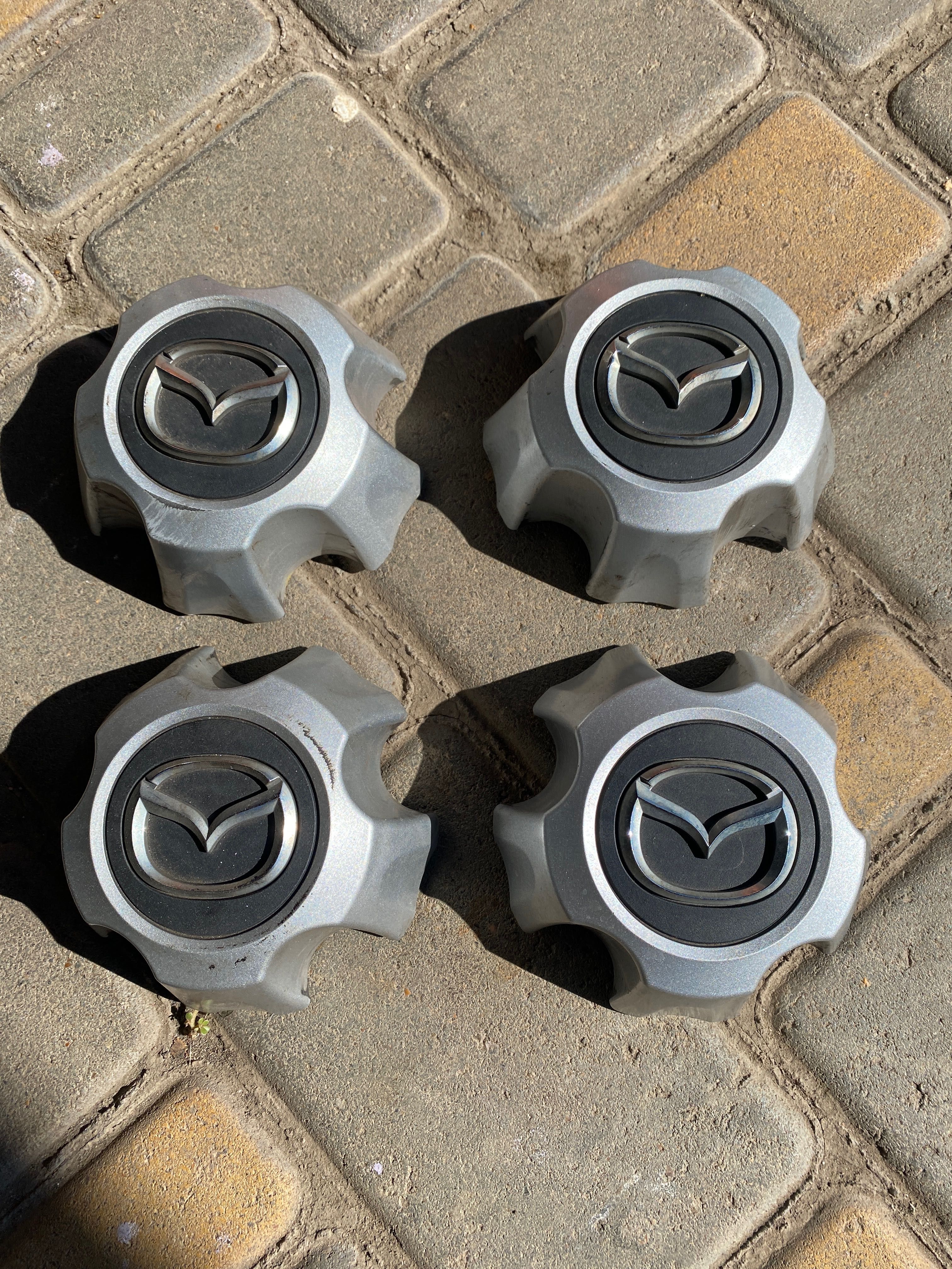 колпачки для стальных дисков Mazda kd4537190
