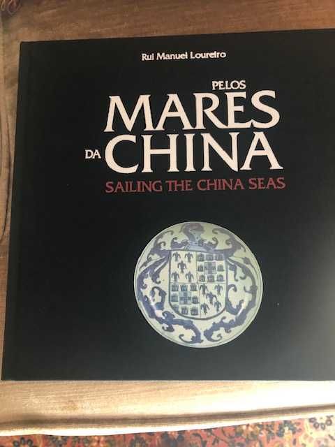 Livro de coleção dos CTT, "Pelos Mares da China"
