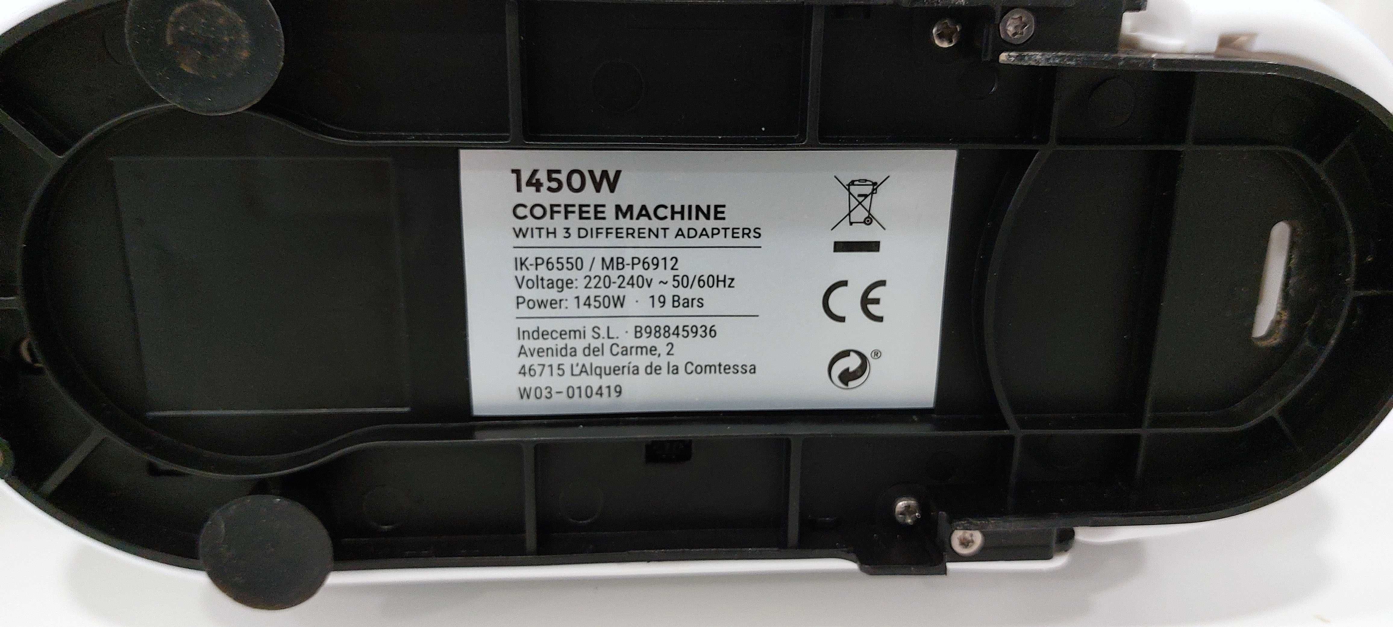 Máquina de café com 3 adaptadores de cápsulas