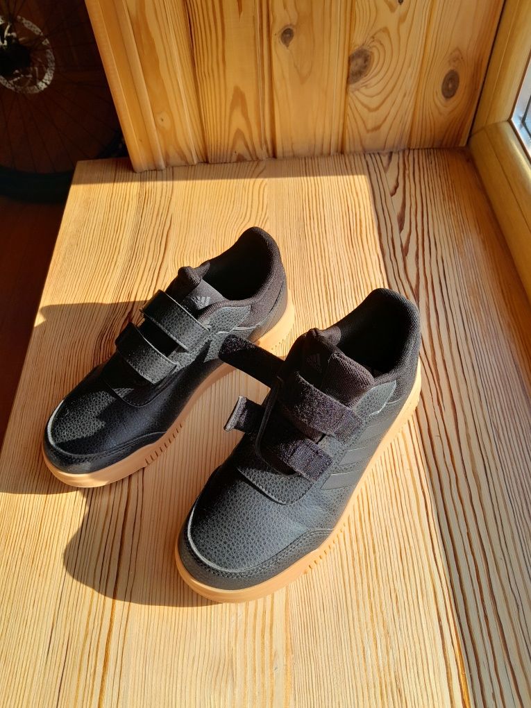 Кроссовки Adidas