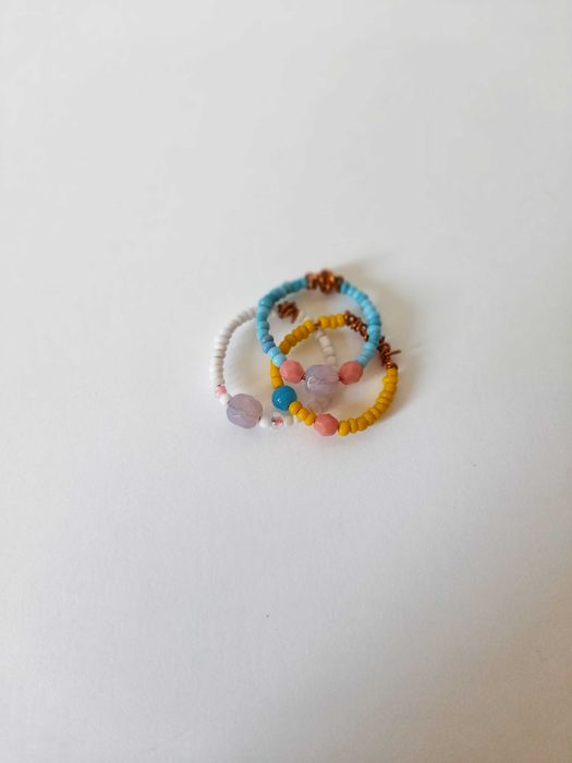 Conjunto de anéis coloridos pilha de anéis