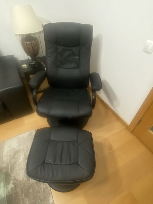 Cadeira encosto rotativa com apoio pes