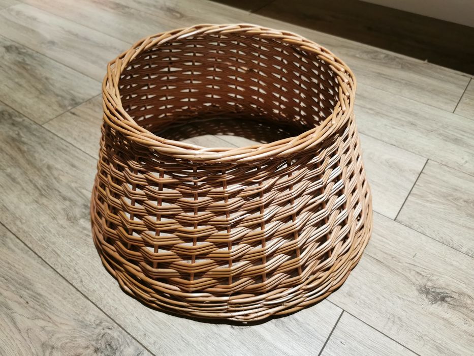 Wiklinowa osłona na choinkę