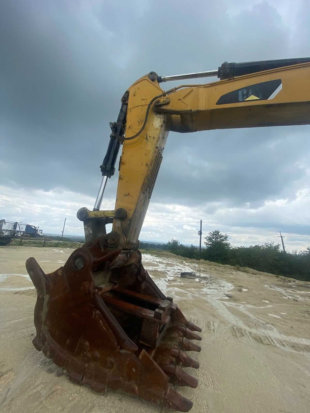 Продам екскаватор CATERPILLAR 385С