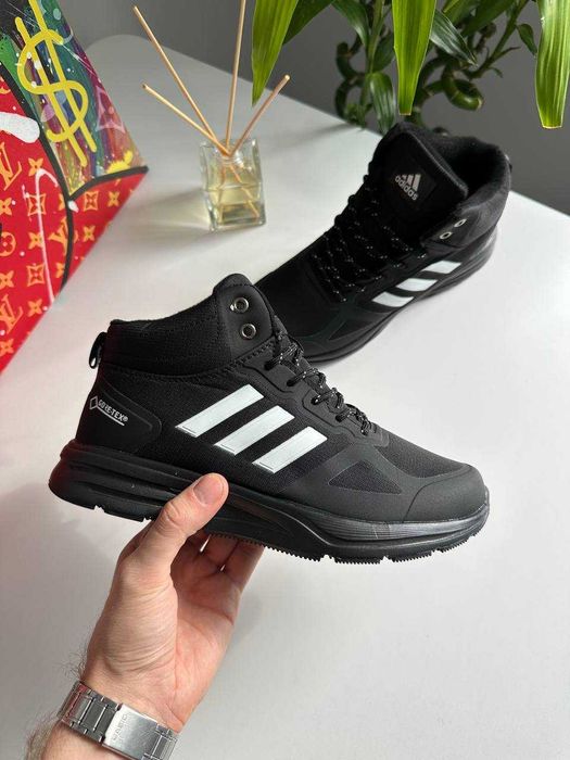 Жіночі зимові кросівки Adidas TERREX Black White Fur з хутром 6540