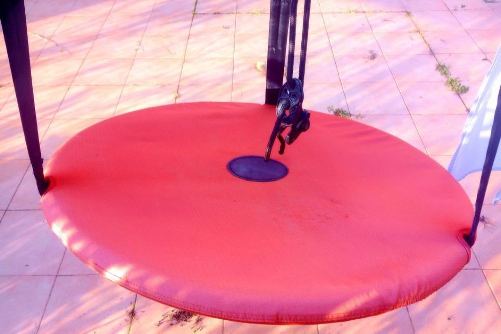 Baloiço vermelho ikea