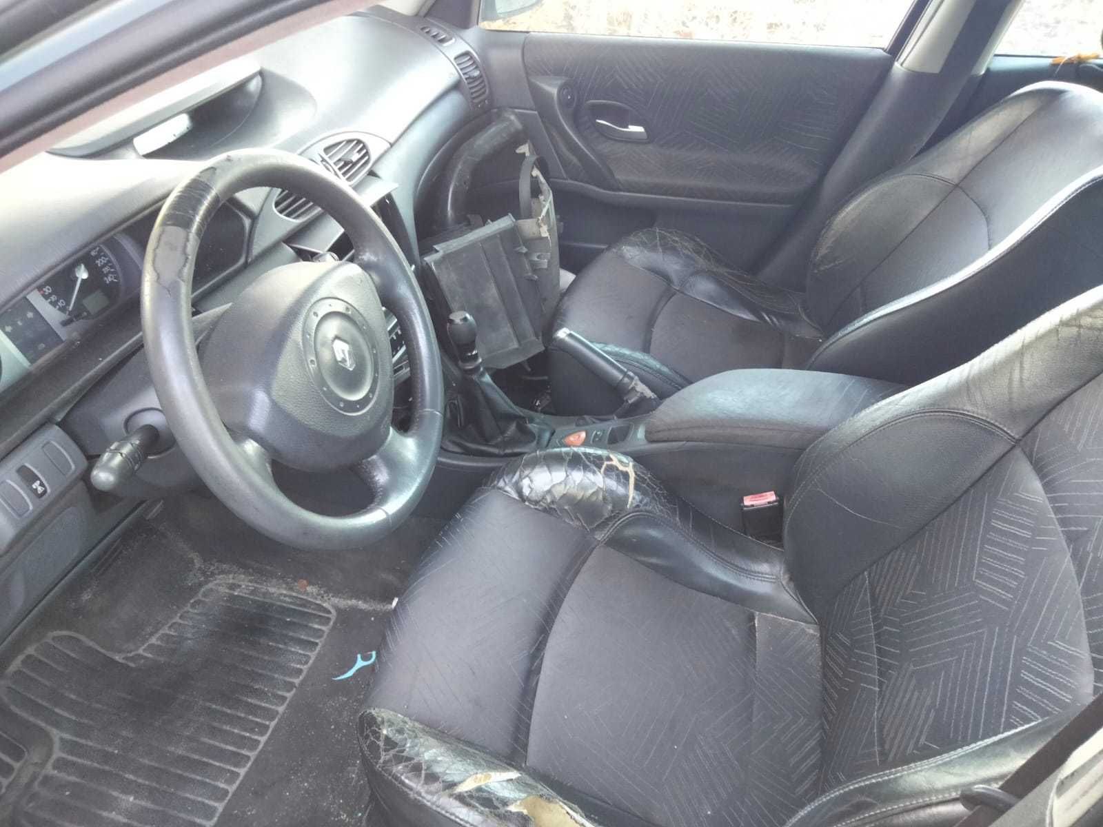 Renault laguna avariado