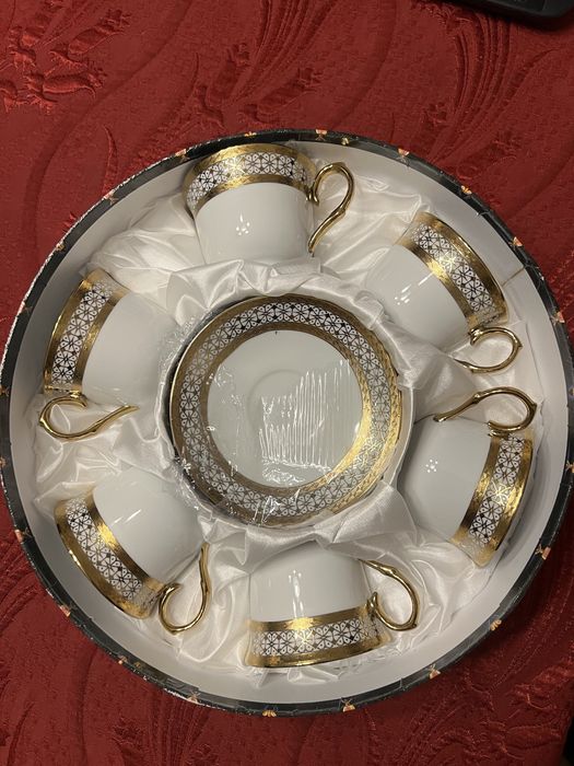 Nowy zestaw eleganckich porcelanowych filiżanek